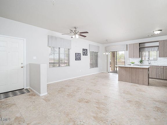 4th image of 440 N 169TH Avenue