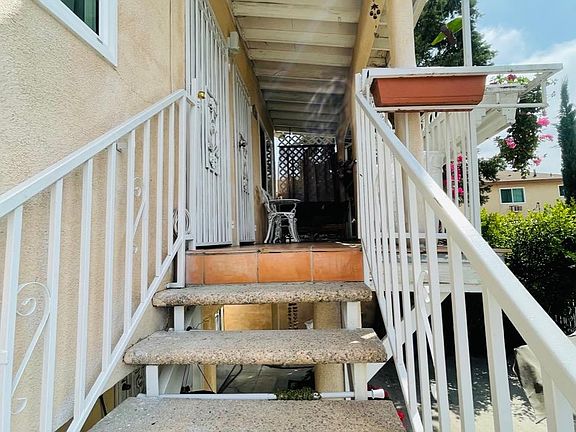 2nd image of 5117 1/2 Oakland St #51171/2