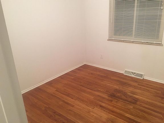3rd image of 862 Parkwood Ave