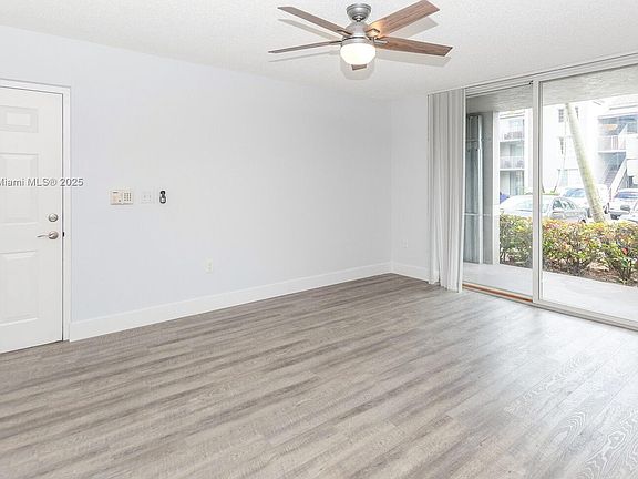 4th image of 720 SW 111th Ave APT 105