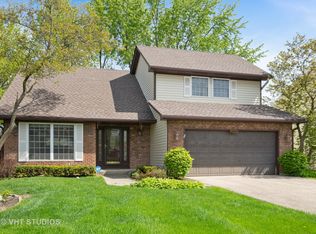 2060 Greens Ct, Hoffman Estates, IL 60169