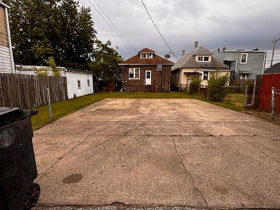 3rd image of 616 E 151st St