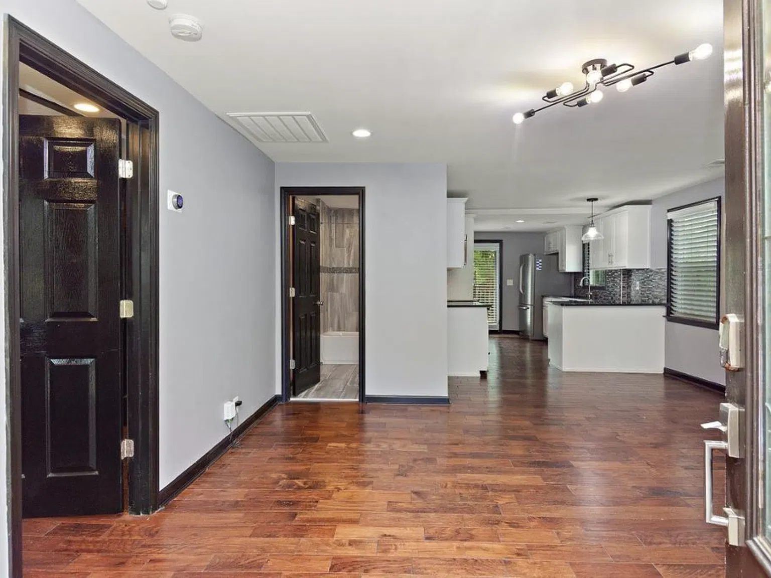 2 bed, 994 sqft, $2,000 — Photo 1