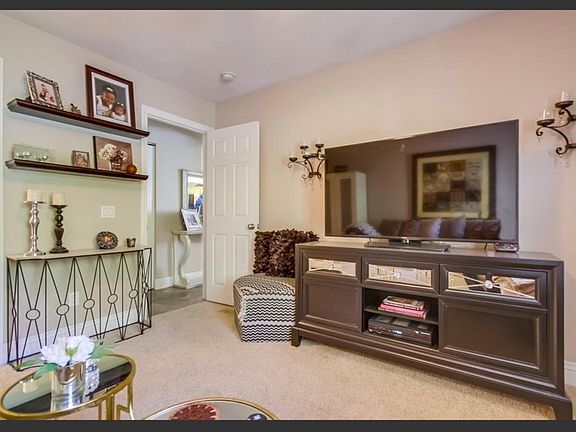 3rd image of 10154 Camino Ruiz Unit 6