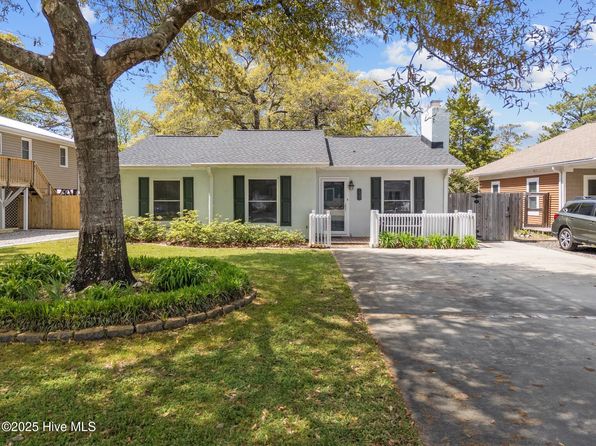 137 NW 3rd Street, Oak Island, NC 28465