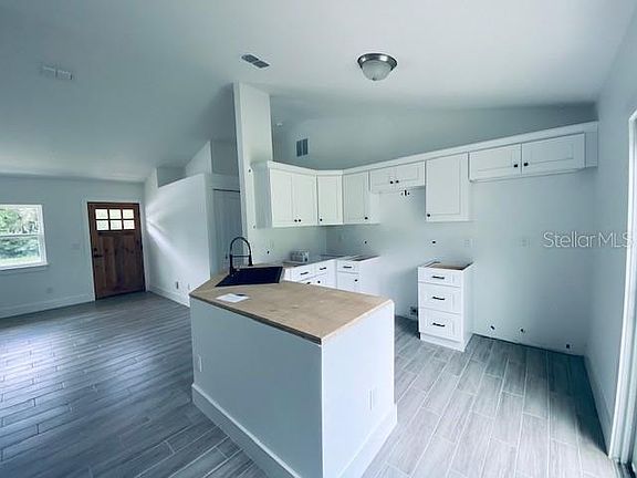 5th image of 951 Prescott Blvd