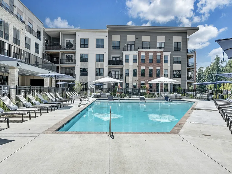Luxe 360 on Centerpointe — Photo 61
