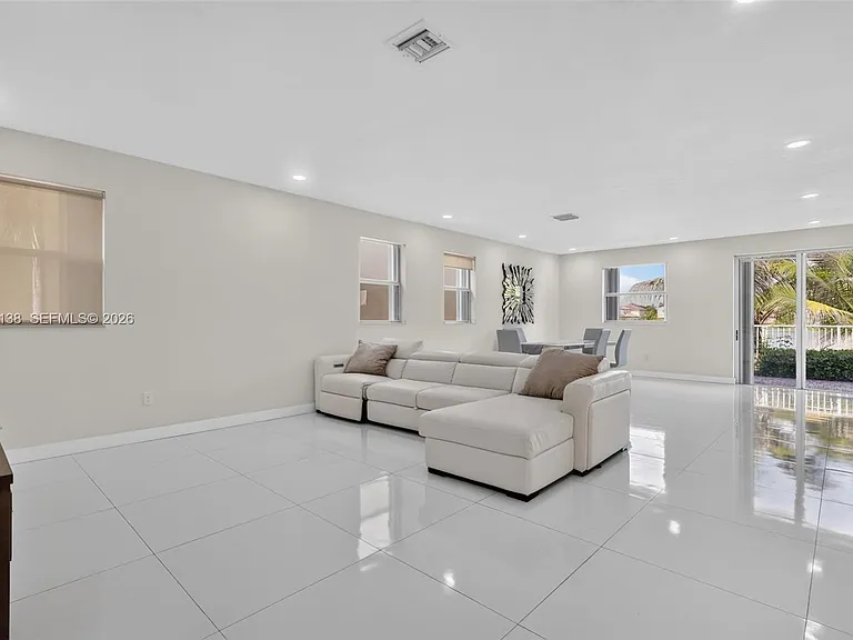 4422 NW 112th Ct — Photo 7