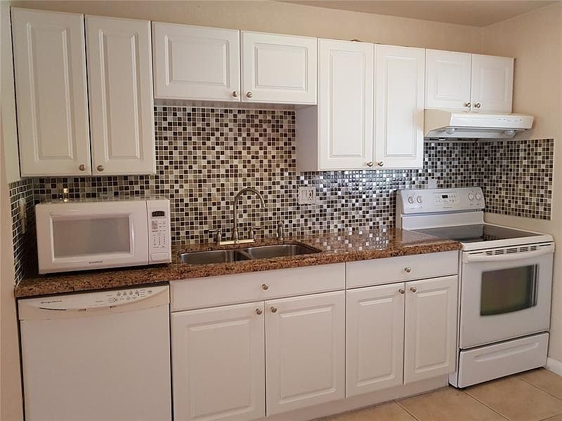 1st image of 509 Gardens Dr APT 204