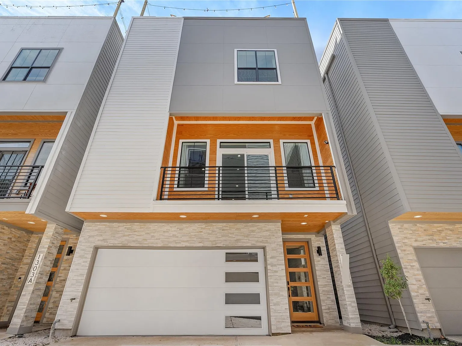3 bed, 3.5 bath, 2464 sqft, $3,500 — Photo 1