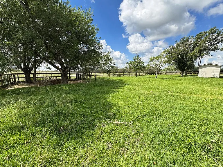 5121 FM 446 — Photo 37