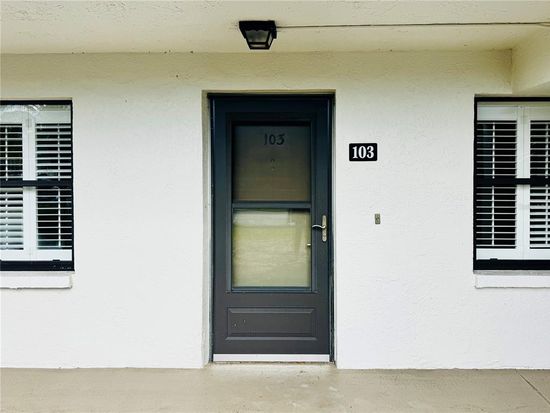 4910 Bay St NE APT 103, Saint Petersburg, FL 33703