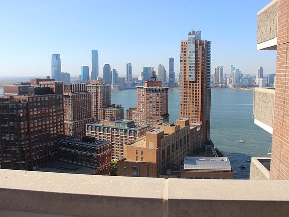4th image of 310 Greenwich St APT 34F
