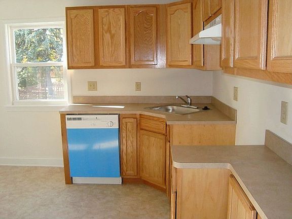 4th image of 244 E 246th St