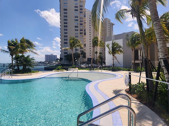3rd image of 11285 Biscayne Blvd #1033