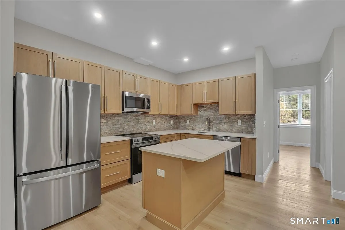 1 bed, 1.0 bath, 800 sqft, $2,500 — Photo 2