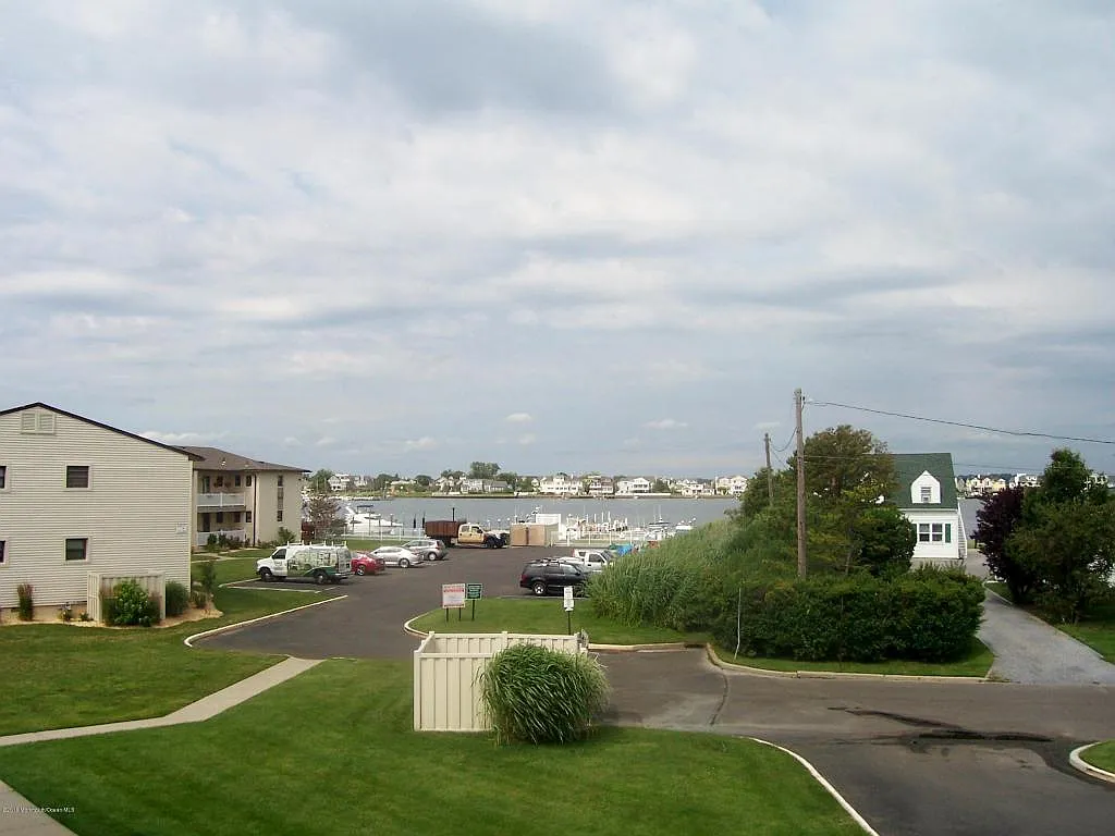 60 Wharfside Dr photo 1