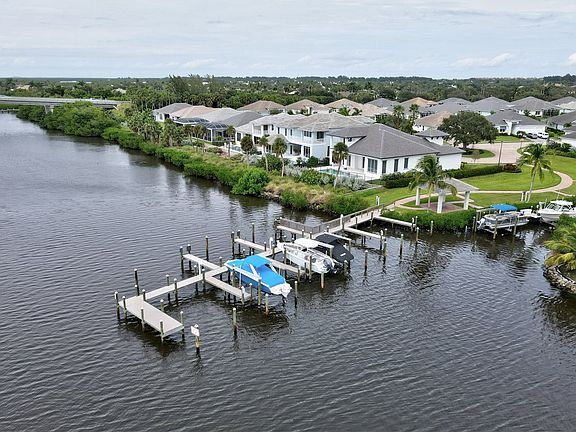 3rd image of 9383 Orchid Cove Cir