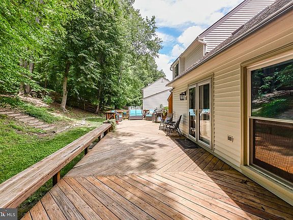 3rd image of 7910 Oak Hollow Ln
