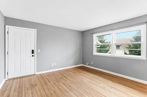 125 7th Ave SE #3 Photo 1