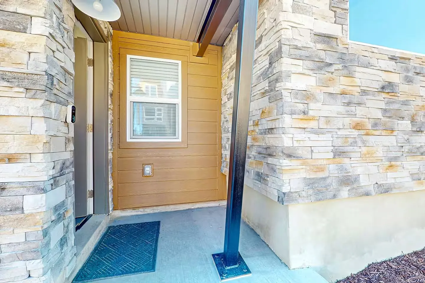 3 bed, 1421 sqft, $3,800 — Photo 2