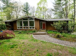 10 Timber Ln, Woodbridge, CT 06525