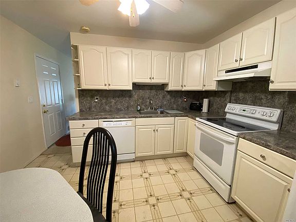 4th image of 215 E Main St APT 9