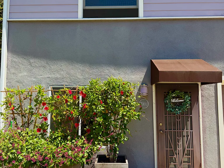 Entrance to studio unit.