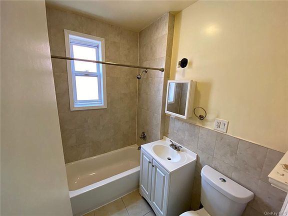 4th image of 1121 Croes Ave #3