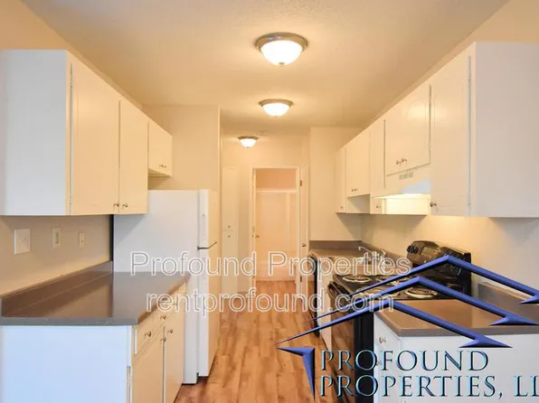 706 NE 99th Ave #15, Portland, OR 97220