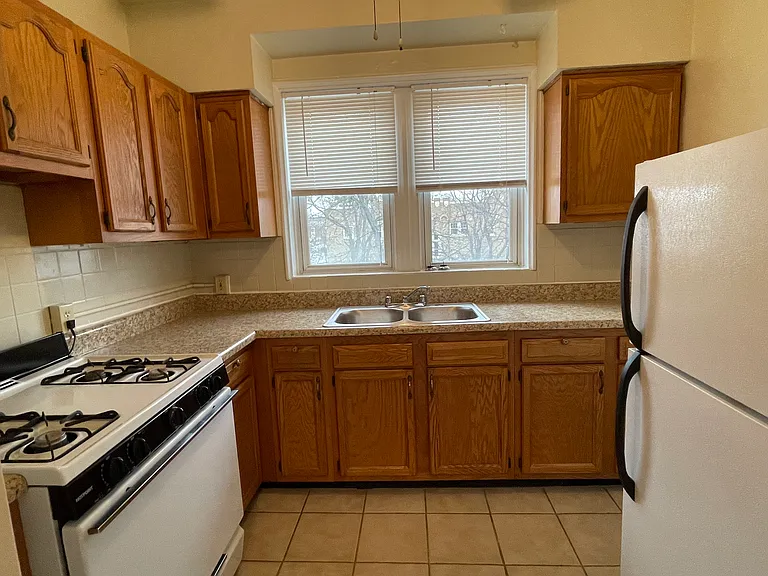 1226 Bellevue Ave — Photo 3