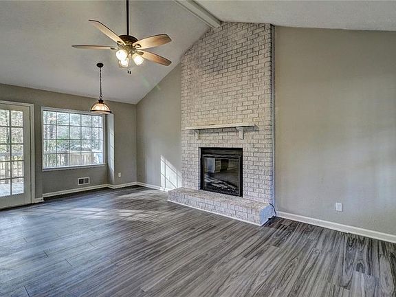 5th image of 6 Eastwood Dr