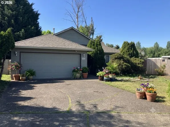 945 NE Lija Loop, Portland, OR 97211