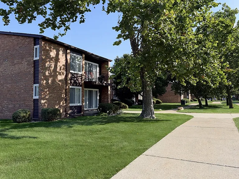 Parkview Village Apartments — Photo 15