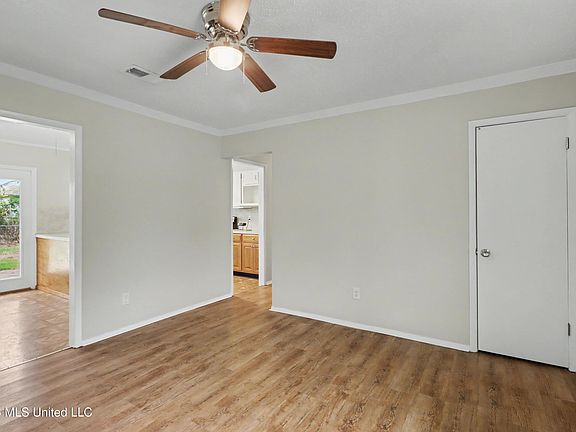 4th image of 150 Ben Dr