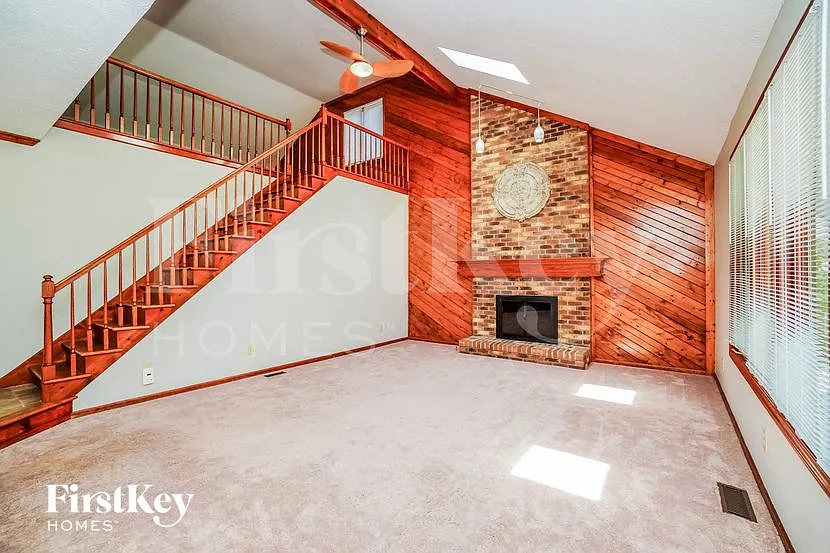4 bed, 2.5 bath, 2687 sqft, $2,645 — Photo 3