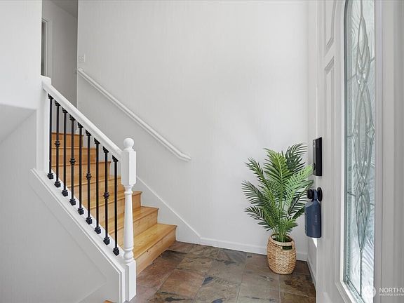 4th image of 1508 208th Avenue NE