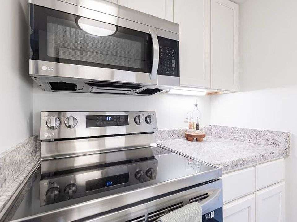1st image of 601 Orange Ave NE #322
