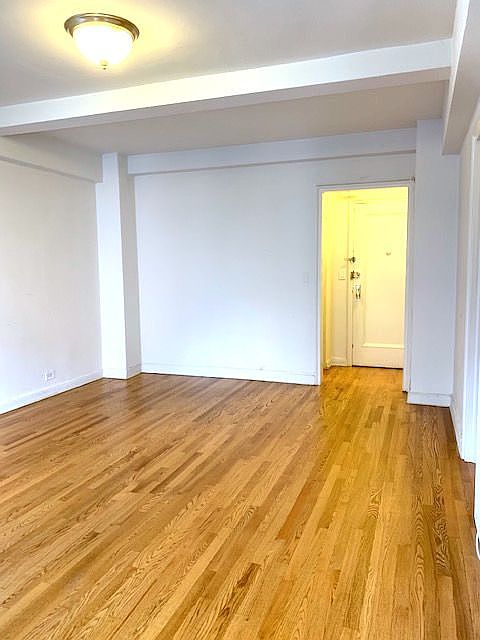 1st image of 224 E 10th St APT 4