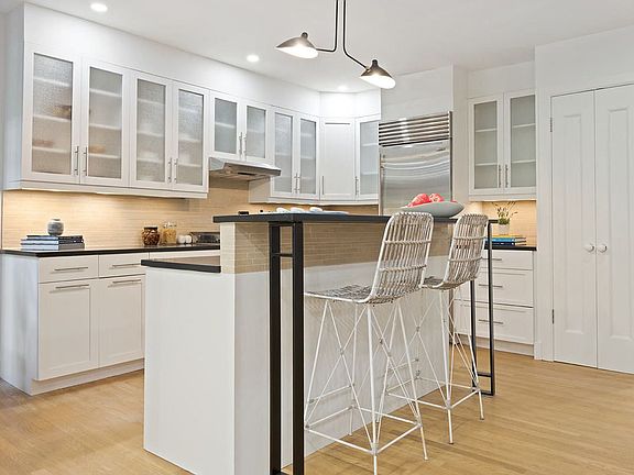 3rd image of 28 Pierrepont St APT 1