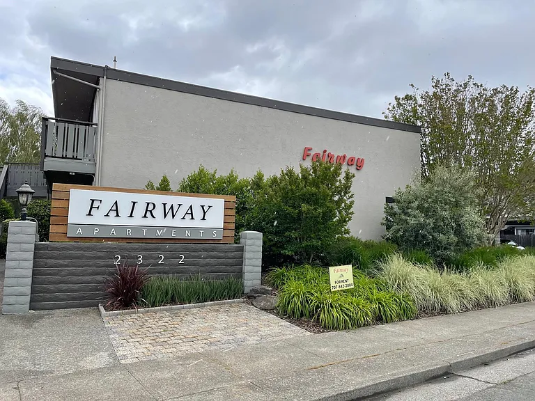 Fairway Arms — Photo 1