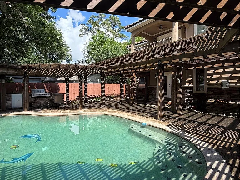 1710 Castlerock Dr — Photo 3