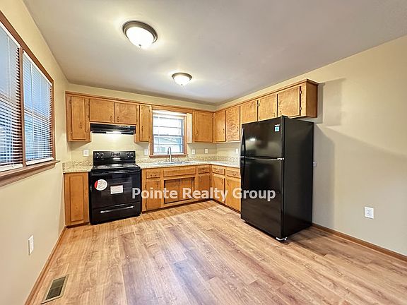 4th image of 305 Kennedy St