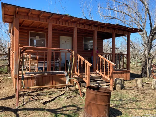 1610 Corgey Road, Pleasanton, TX 78064