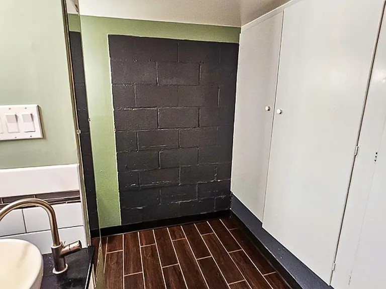 415 S Polk St — Photo 25