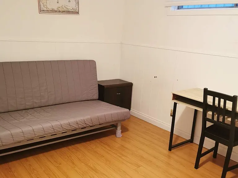 137A Markham St #BASEMENT — Photo 3