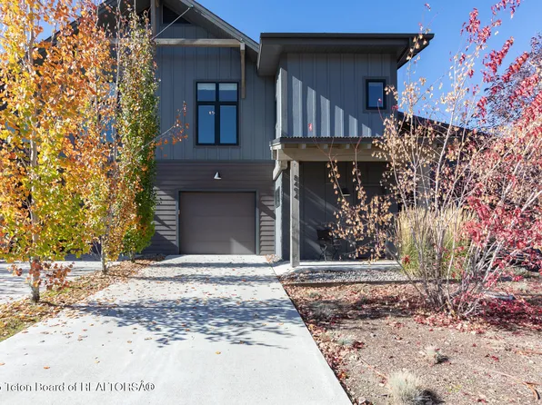 8494 S Pronghorn Trl, Victor, ID 83455