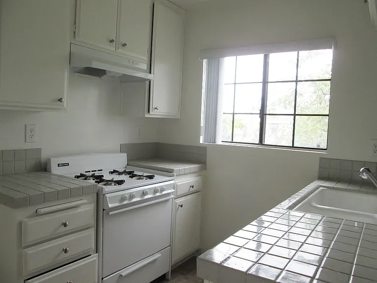 3462 Mentone Ave — Photo 9