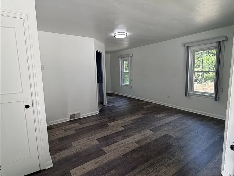 1113 Rochester Rd — Photo 11