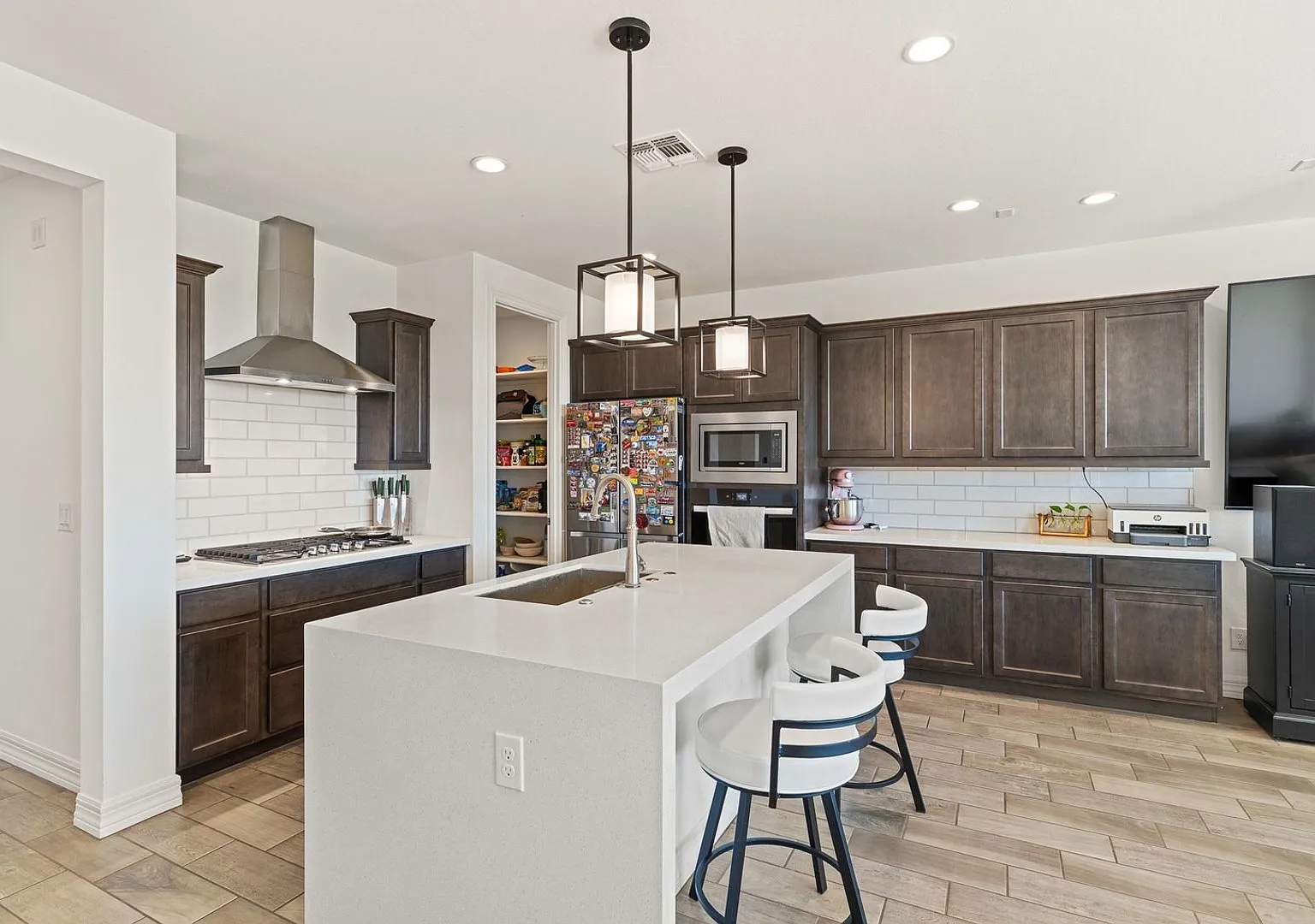 4 Bedroom Single Family Home in Surprise — Photo 4